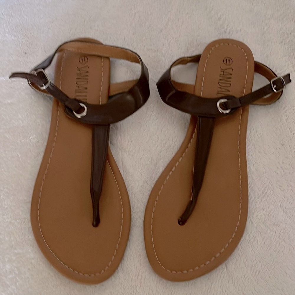 Brown t strap Sandals